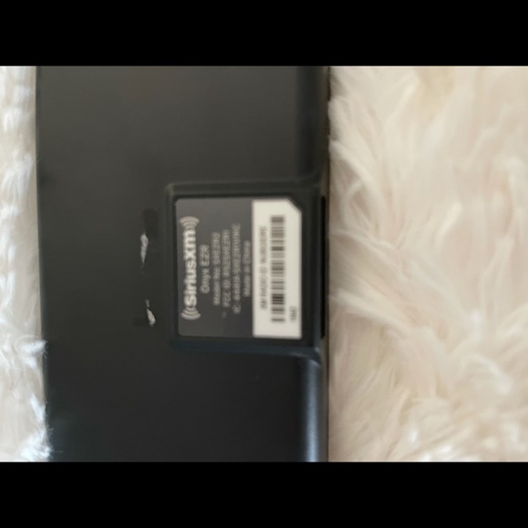 Sirius XM Onyx EZR radio w vehicle kit new w/o box requires Sirius subscription - Picture 5 of 7
